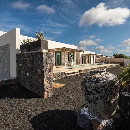 In Take A Swim In Our 15m Long Pool * לאחארס