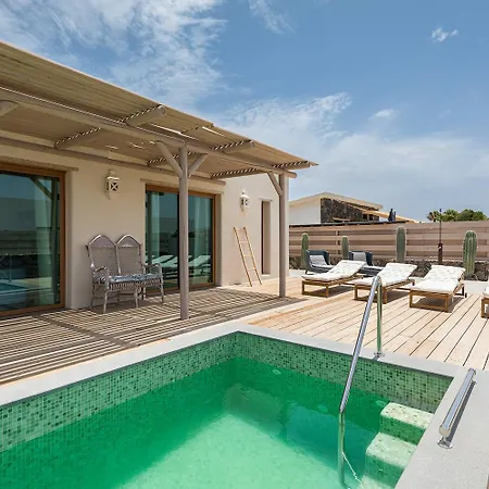 וילה In Take A Swim In Our 15m Long Pool *