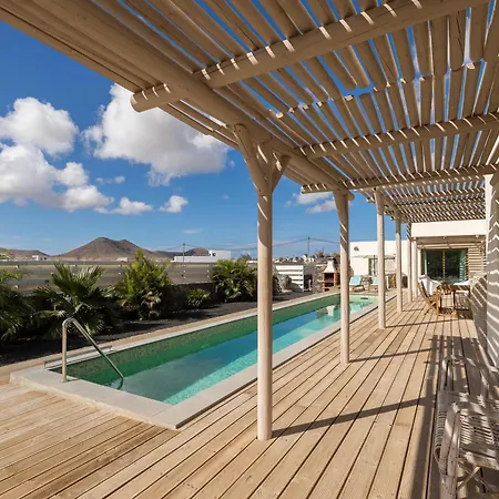 In Take A Swim In Our 15m Long Pool וילה לאחארס